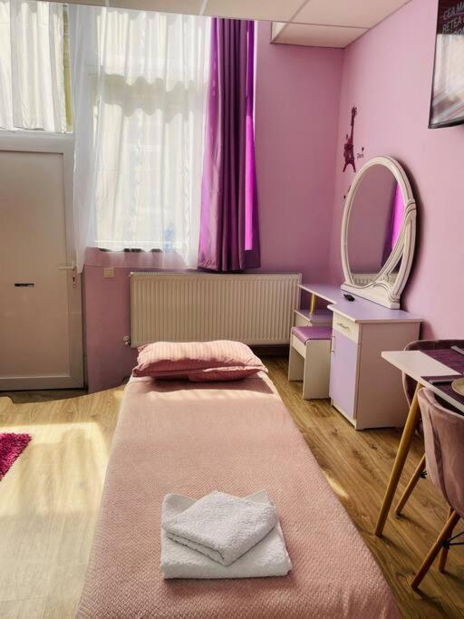 Lavender Luxury Apartment Oradea Luaran gambar